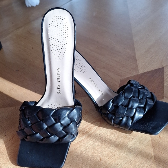 Chic Black Woven Heels - Picture 7 of 8